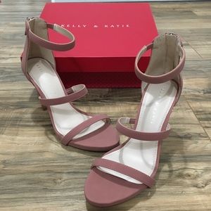 New Kelly & Katie “Courtnee” Heels 6.5